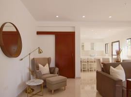 Hotel foto: Phaedrus Living: City View Luxury Flat Androcleous
