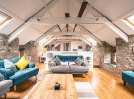 Hotel Photo: Stunning Converted Granary in Heart of St Davids