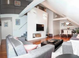 Hotel Foto: #stayhere - Spacious Luxury Town Hall 3BDR Apartment