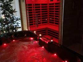 Foto di Hotel: Spa appartement O temps suspendu Reims centre sauna et jacuzzi