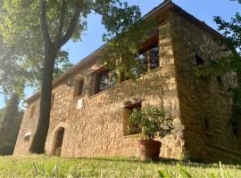 A picture of the hotel: Casa Rural “3 Xiprers”