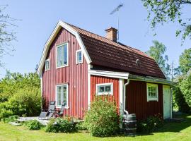 รูปภาพของโรงแรม: Awesome Home In Hallstavik With Wifi