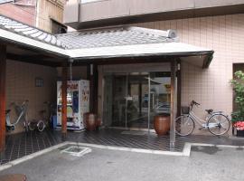 Osaka Ryokan Kuramoto, hotel in Osaka