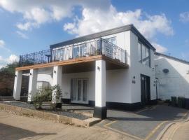 Hotel Photo: Tallets Apartment with Balcony & Parking