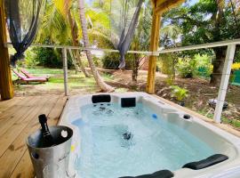 Écolodge Ti-Spa avec Jacuzzi Privé Villa Gaïa, ξενοδοχείο σε Le Diamant