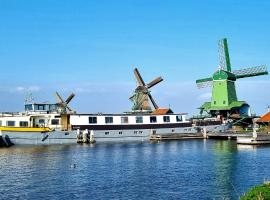 Unique Hotelboat botel Lena Maria, hotel in Amsterdam