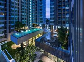 Hotel Photo: Amazing Centrally Located Condo With Infinity Pool