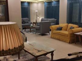 Black Iris Hotel II, hotel in Madaba