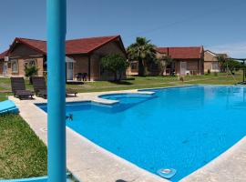 Hotel de Campo con Piscina y Cabañas- Ideal Relax en Concordia, hotel en Concordia