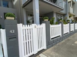 A picture of the hotel: The Hutt on Mandurah Marina