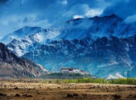 BORDER CAFE AND CAMPS TURTUK BY TRAVELCULTS, hotel in Turtok