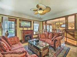 Фотография гостиницы: Elegant Superior Getaway Less Than 2 Mi to Downtown!