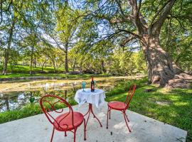 Hotel Photo: Wimberley Home on Creek and Close to Downtown!