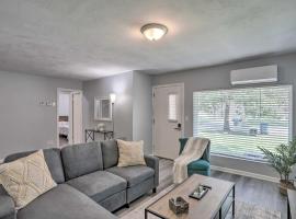 Hotel Photo: Pet-Friendly Parma Heights Home with Huge Yard!