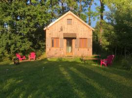 Hotel kuvat: Tiny-House sous les arbres et les oiseaux