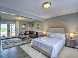 Hotel Photo: Cozy Port Orchard Home with Grill and Fire Pit!