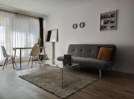 Hotel fotografie: Spacious apartment in hip neighborhood