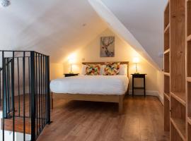 Kylemore House boutique apartments - Connemara Suite, Hotel in Kylemore