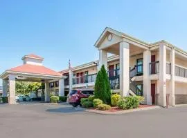 Econo Lodge Inn & Suites, viešbutis mieste Merfrisboras