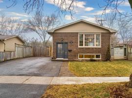 A picture of the hotel: Chamberlain Bungalow - 2 Units