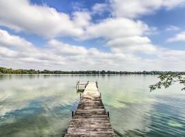 صور الفندق: Couples Cabin - Upper Unit with Deck on Eagle Lake