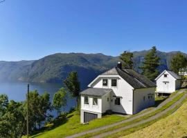 Фотографія готелю: 10 person holiday home in Stordal