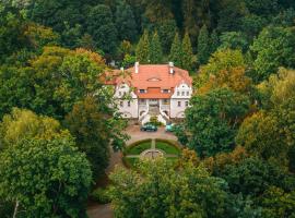 Dwór Sanna, hotel in Wierzchowiska