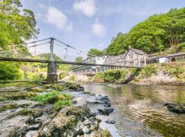 The Chainbridge Hotel, hotel em Llangollen