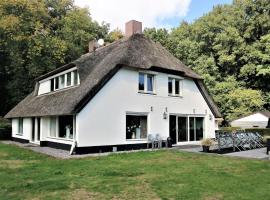 Hotel fotoğraf: Unique holiday home in Laag Soeren surrounded by nature