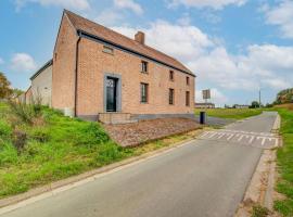 Hotel fotografie: Lush holiday home in Vlaanderen with private pool