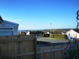 3-Bed 5-6 berth modernised bungalow!, hotel in Tenby