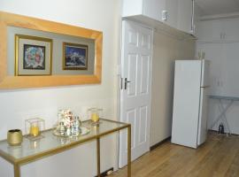 Green Grove Villa, хотел в Центурион