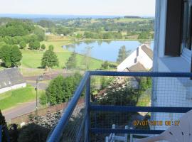 A picture of the hotel: Le lac, la neige,la vue