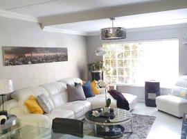 Foto do Hotel: Upmarket 3 Bedroom Apartment