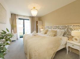 Hotel Foto: Euphorbia - 1 bed luxury apartment