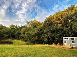 Gambaran Hotel: The Loft at Howard's Pond! Tiny home 2 beds near Ocoee River