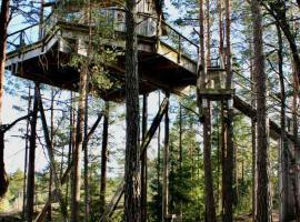 Tretopphytter På Grensen - Elghytta med robåt og gjeddefiske, hotel in Halden