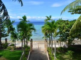 Private beachfront accommodation with ocean view and direct reef access,位于莫阿尔博阿的酒店