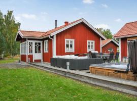 รูปภาพของโรงแรม: Awesome Home In Karlstad With Jacuzzi, 3 Bedrooms And Wifi