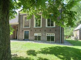 酒店照片: Charming house in Easterlittens on a Frisian farm