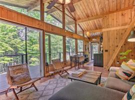 호텔 사진: High Falls Restorative Cabin in the Woods!