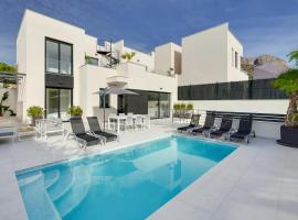 Hotel Foto: Villa Blanka, amazing villa with Hot tube & heated pool in Polop, Alicante