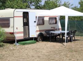 Fotos de Hotel: Kemping pod figą