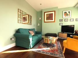 A picture of the hotel: Lovely, cosy 3 bedroom apartment