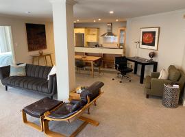 Hotel Photo: West End Precinct 2 Bedroom Apartment close to walkway and ocean