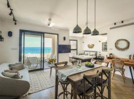 Hotel Foto: Serene Studio Apt w Balcony Overlooking the Sea by Sea N' Rent