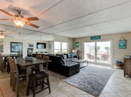 Hotel Foto: Oceanfront Sunrise 2 Bed 2 Bath Condo with Pool