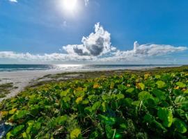 ホテル写真: Blue Skies Oceanfront 2 bedroom townhouse