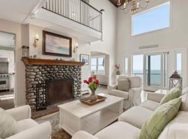 Hotel Photo: Grand Ocean Front Home W Wrap Around Deck & Views