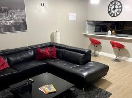 Hotel Photo: Modern 2 Bedroom Townhome Minutes from the Beach!!